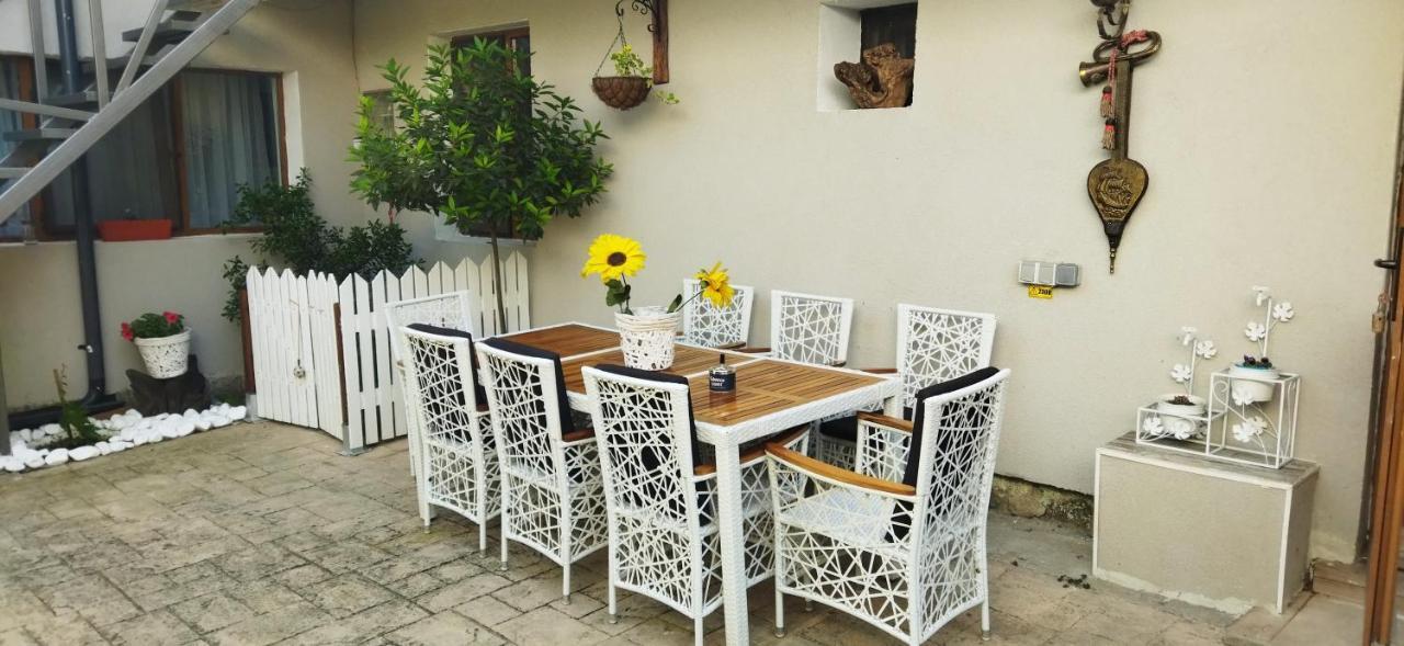 Mini-hôtel De Inchiriat La Dubova